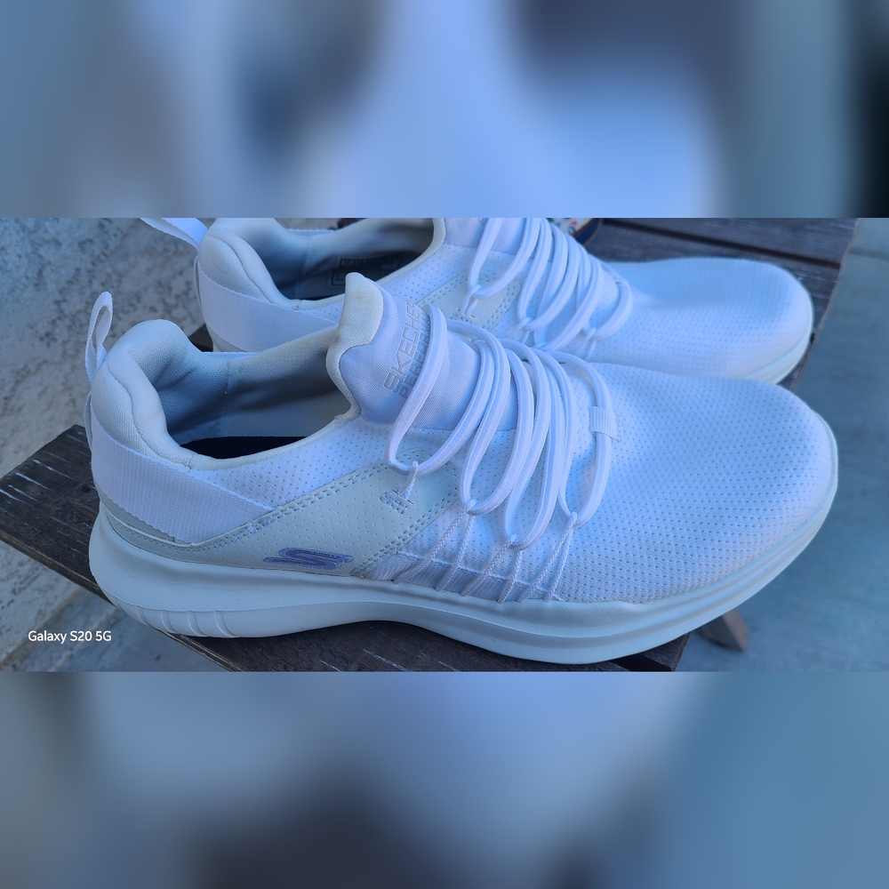 Women's Size 7 Skechers Air Cooled GOGA Mat White